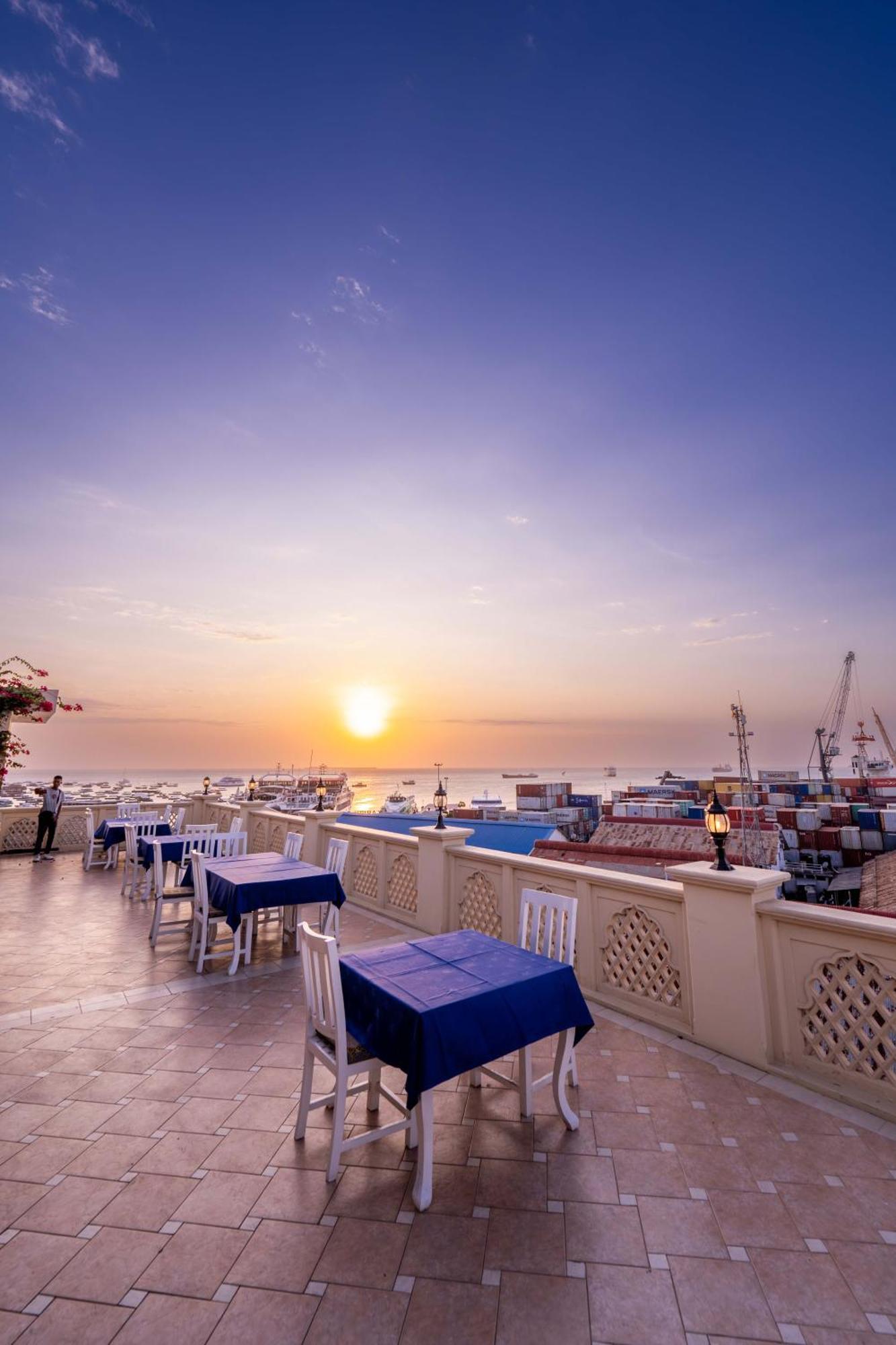 Golden Tulip Stone Town Boutique Hotel Zanzibar Exterior foto